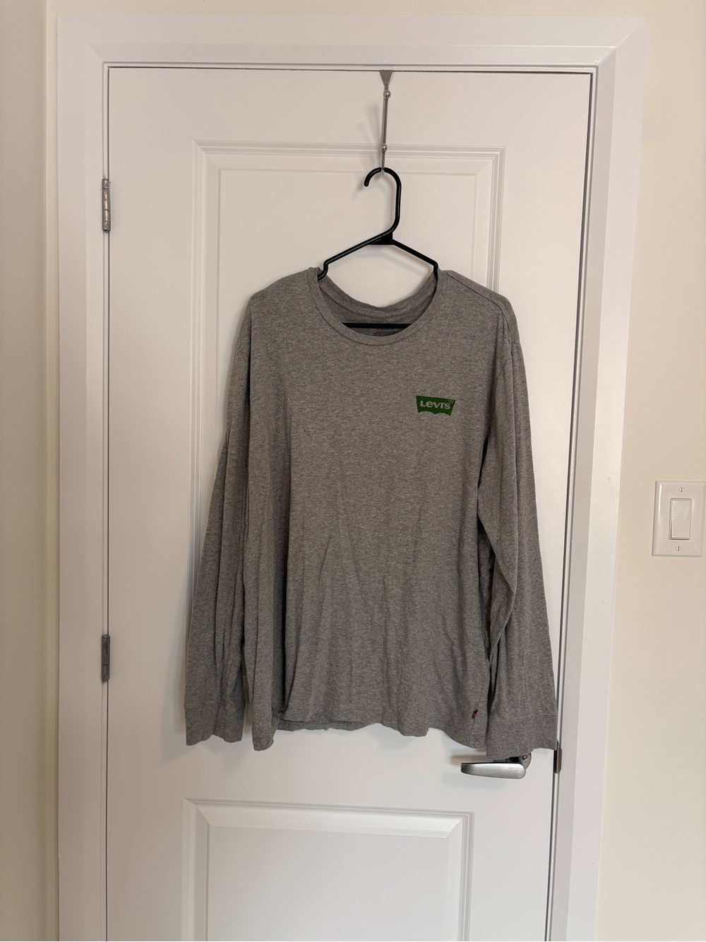 Levi's Heather Gray Crewneck Long Sleeve Tee with Black Tag